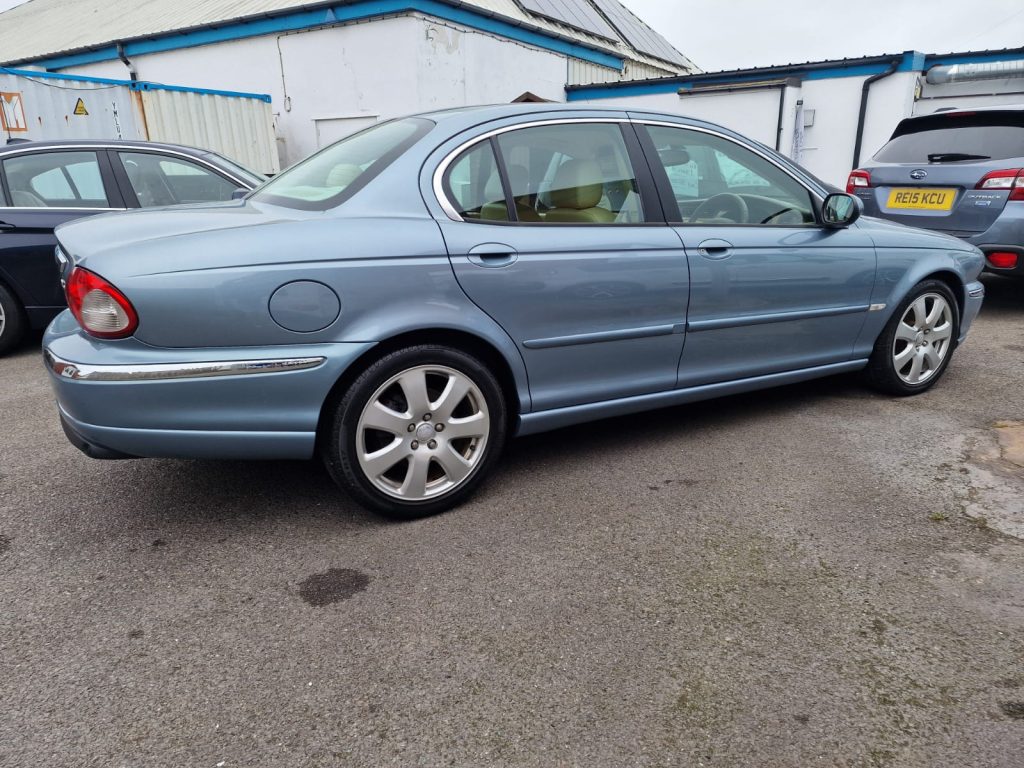 Jaguar x 2